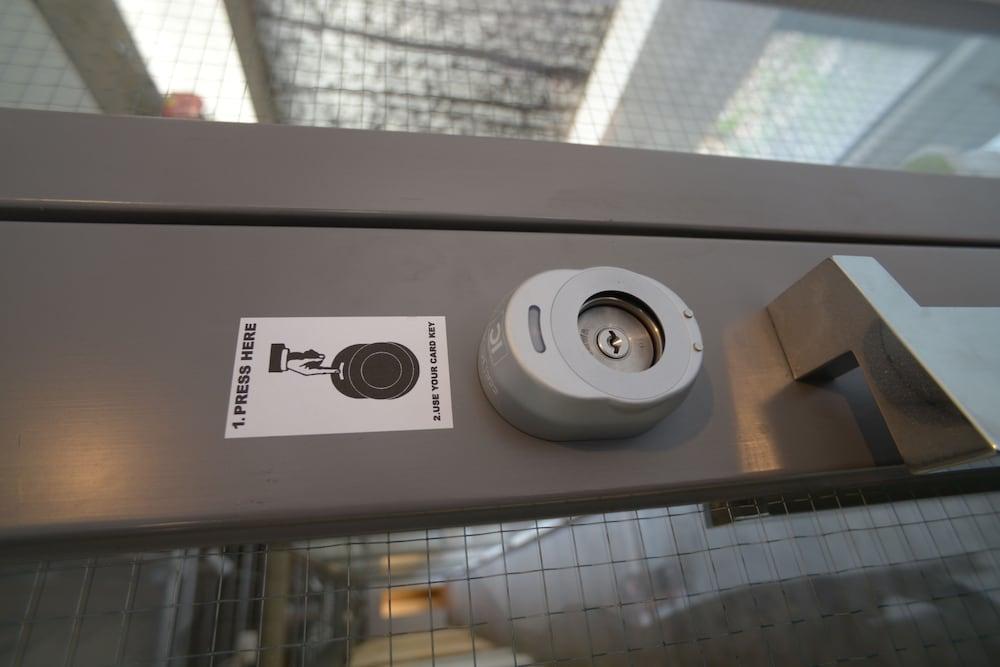 Artnshelter Hostel Tokyo Exterior photo